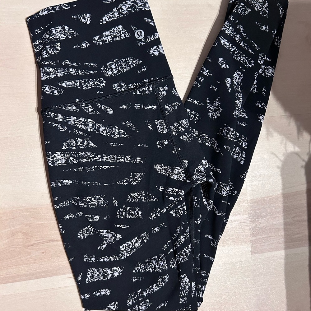 Lululemon Athletica Black and Purple Abstract Leggings - Wunder Under high rise